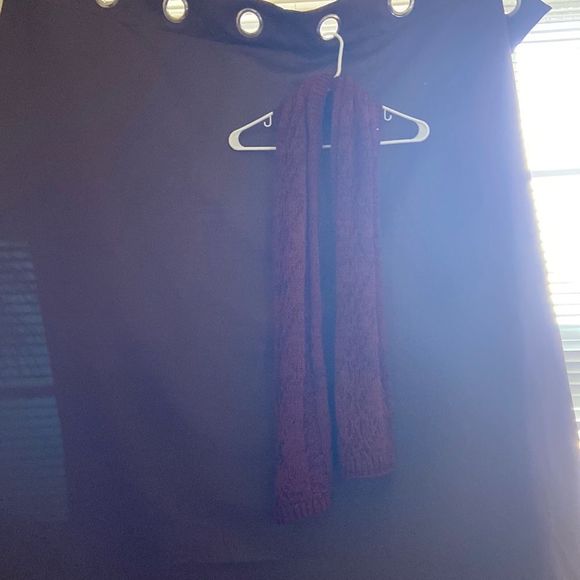 UNWORN Maroon Scarf - Picture 1 of 1